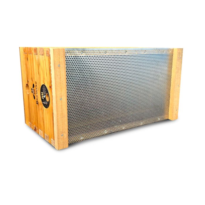 Nucleus Box 6-Frame Wax Dipped Perforated metals base - RTG